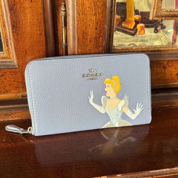 Coach x Disney Cinderella wallet - Picture 1 of 5